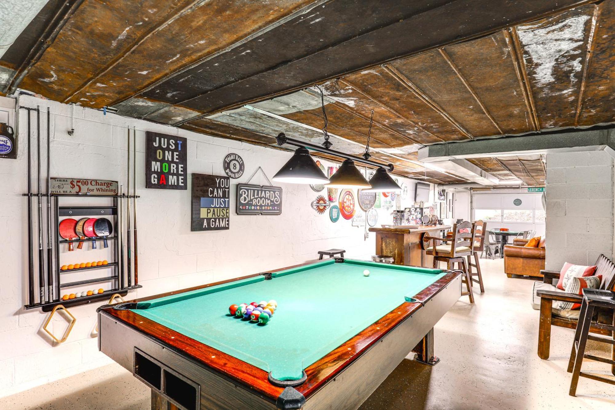 Updated Marshall Home With Fire Pit And Game Room! 外观 照片