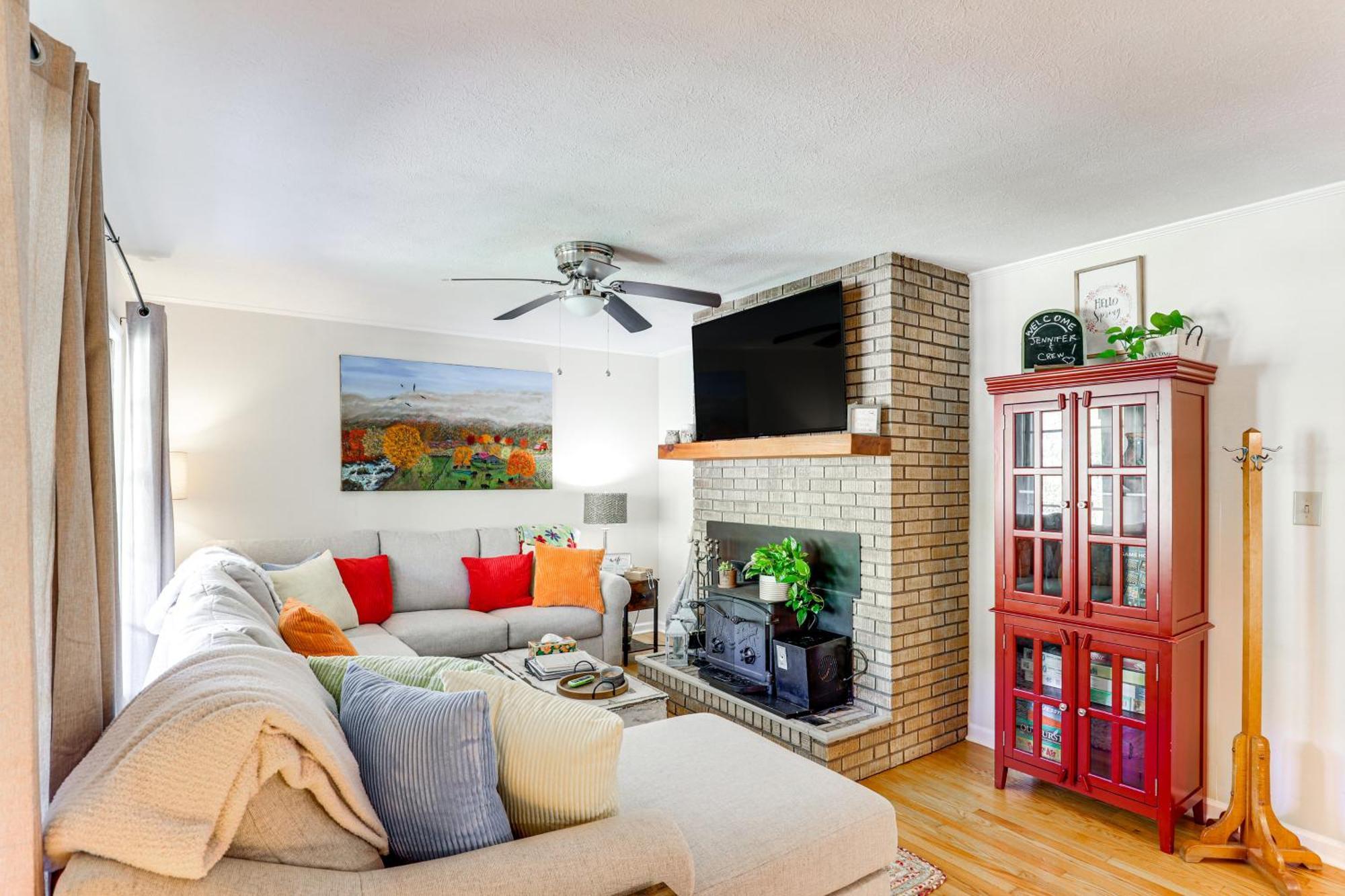 Updated Marshall Home With Fire Pit And Game Room! 外观 照片