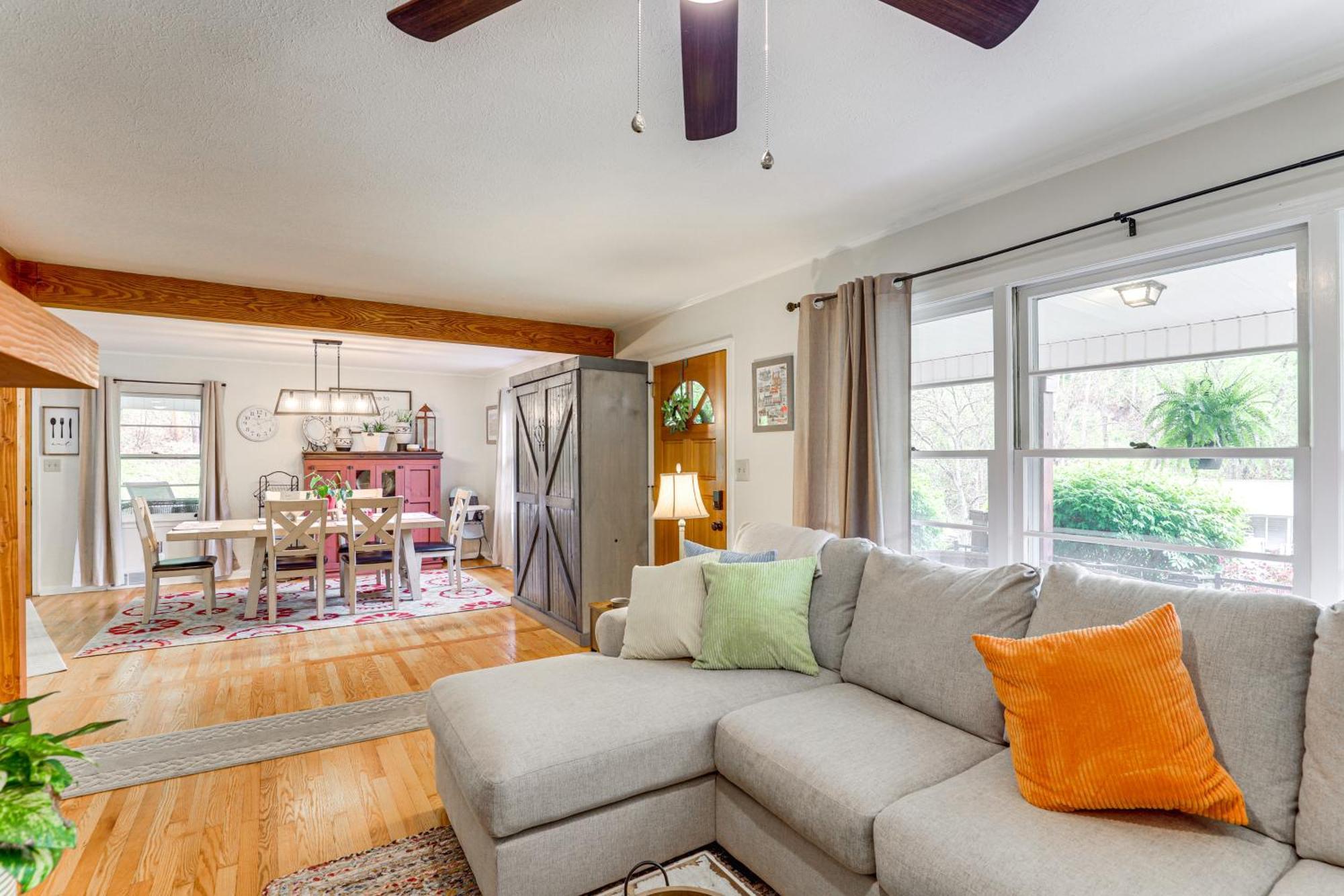 Updated Marshall Home With Fire Pit And Game Room! 外观 照片