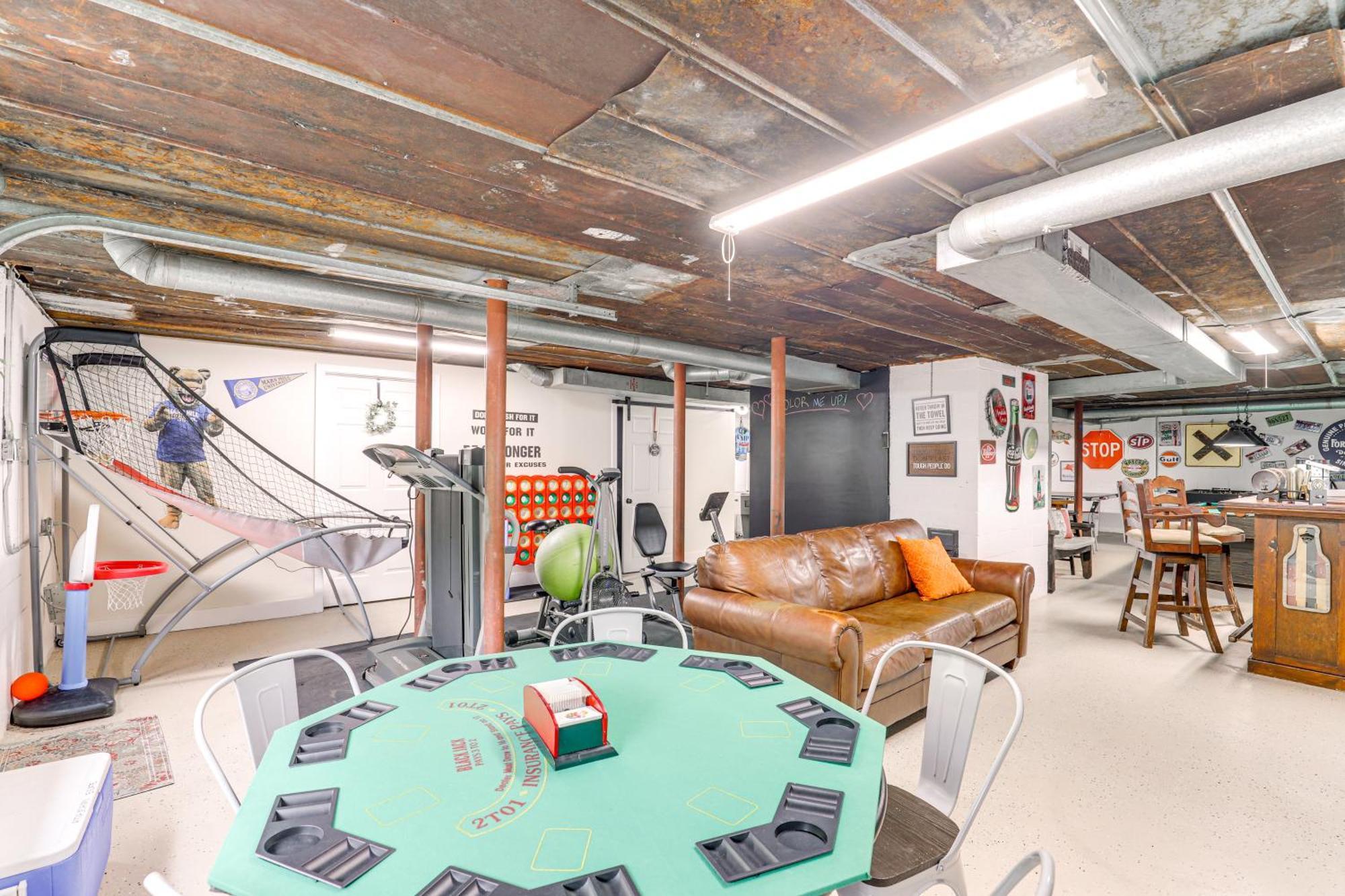 Updated Marshall Home With Fire Pit And Game Room! 外观 照片