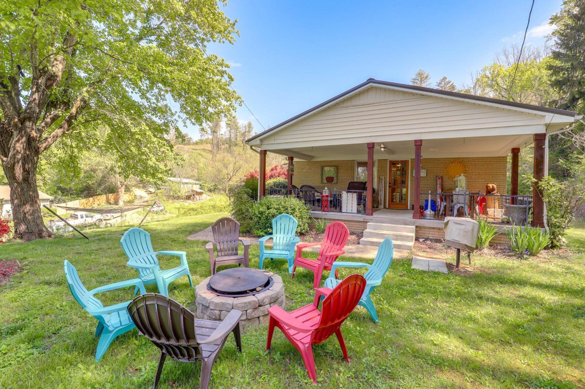 Updated Marshall Home With Fire Pit And Game Room! 外观 照片