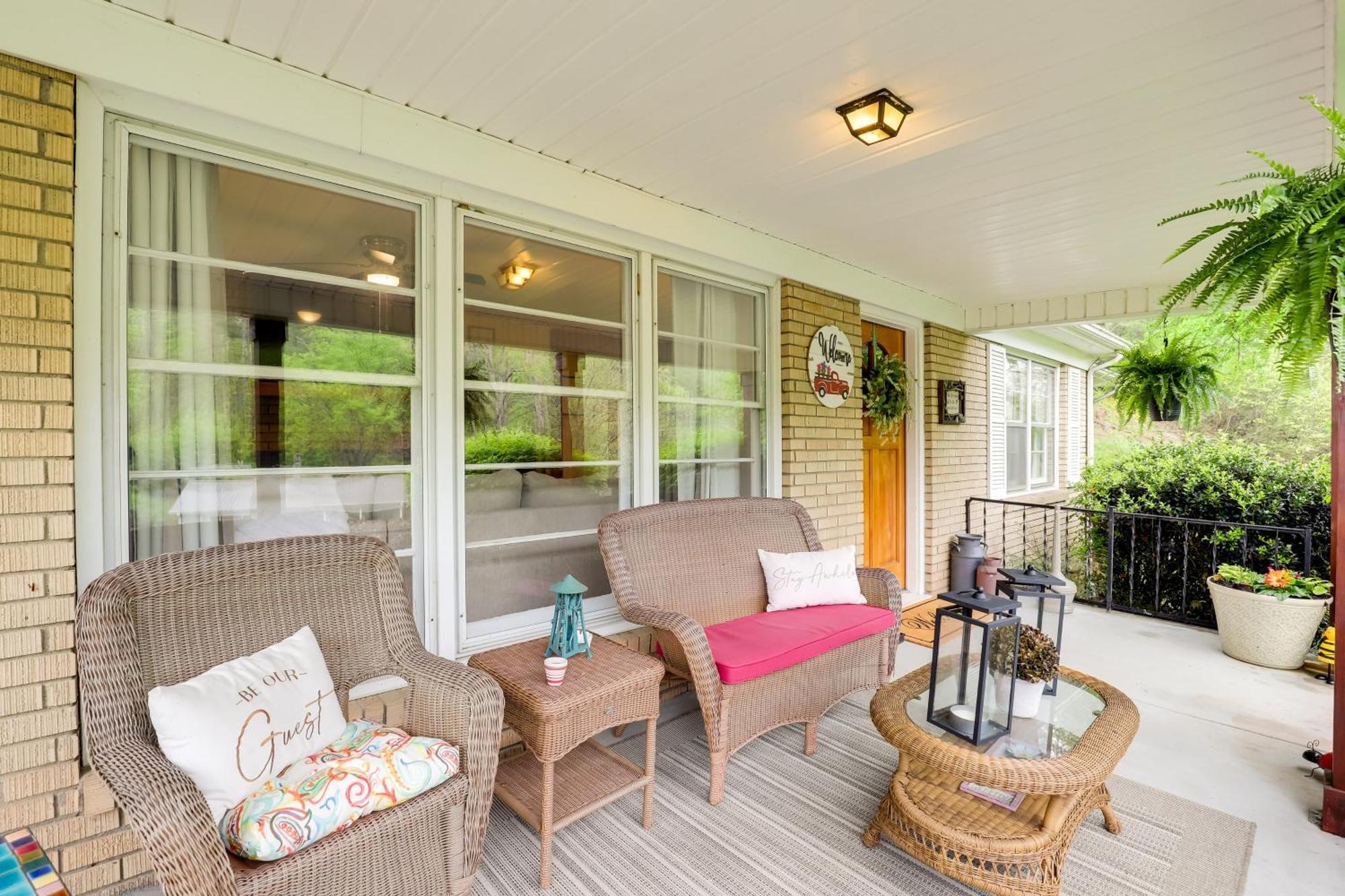 Updated Marshall Home With Fire Pit And Game Room! 外观 照片